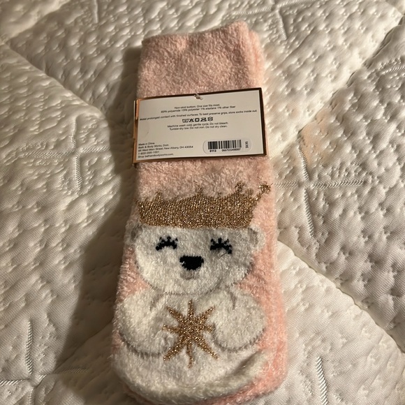 Bath & Body Works shea-infused Lounge Socks - Picture 2 of 3